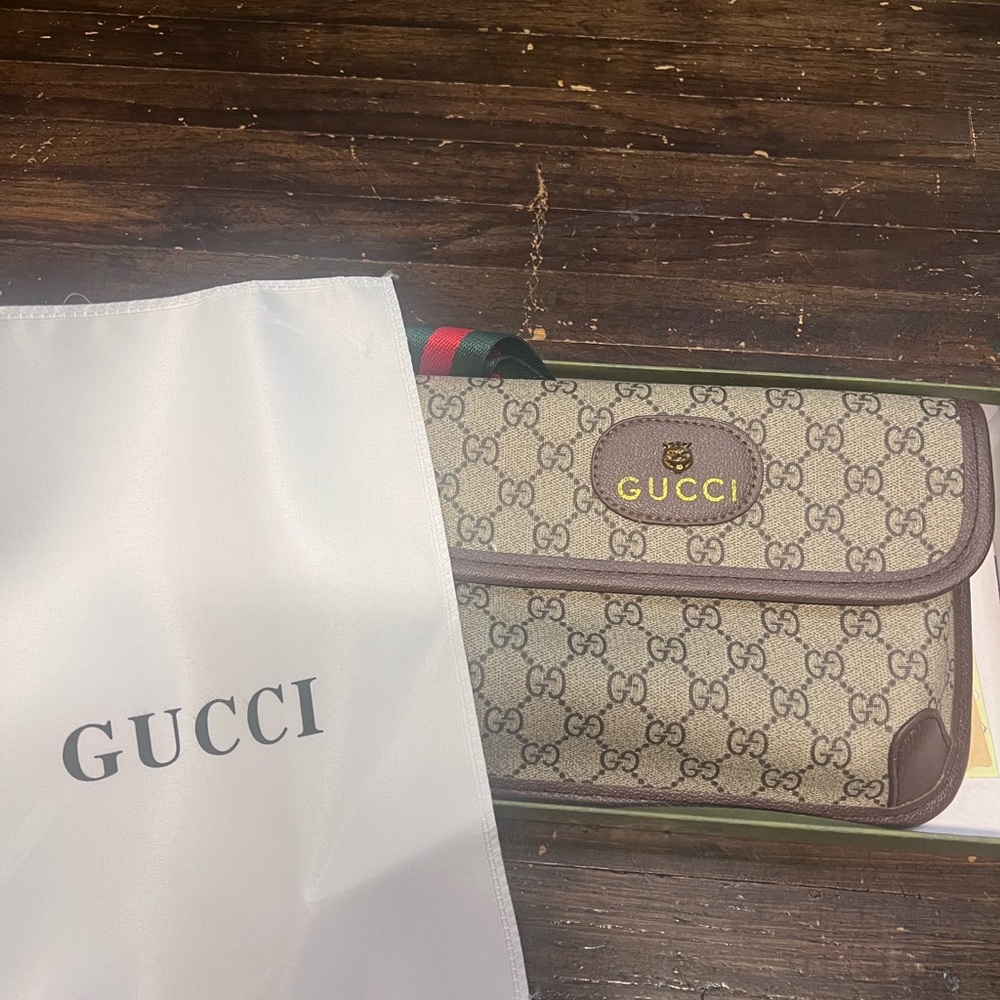 Gorgeous purse never used brand new in box !